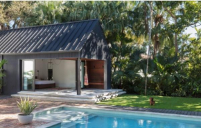 Miami Bungalow 4 Bedroom with Pool mins from Beach